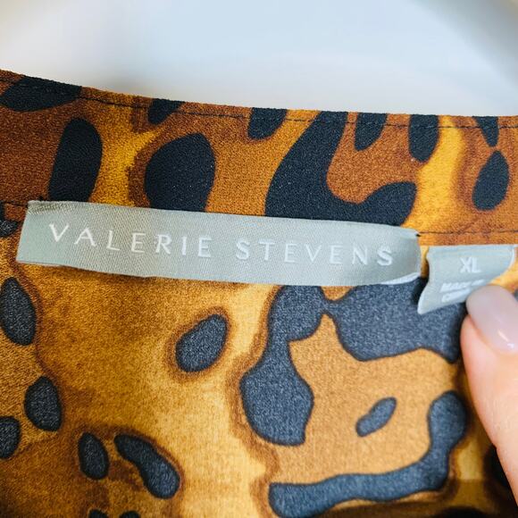 Leopard Cheetah Blouse Sz XL Stud Trim Collar - Picture 8 of 12